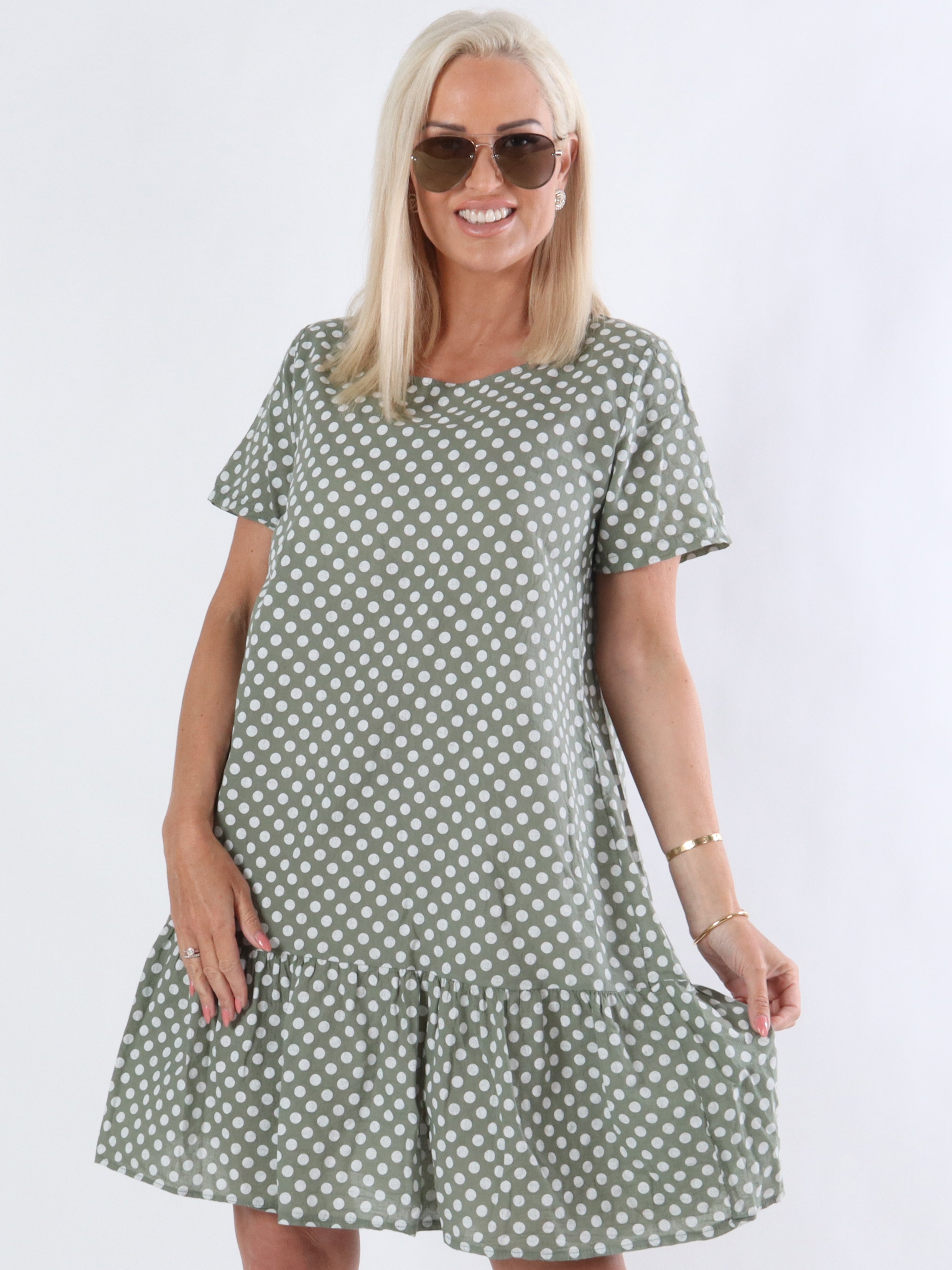 Josy - Klänning med vita prickar och lös passform